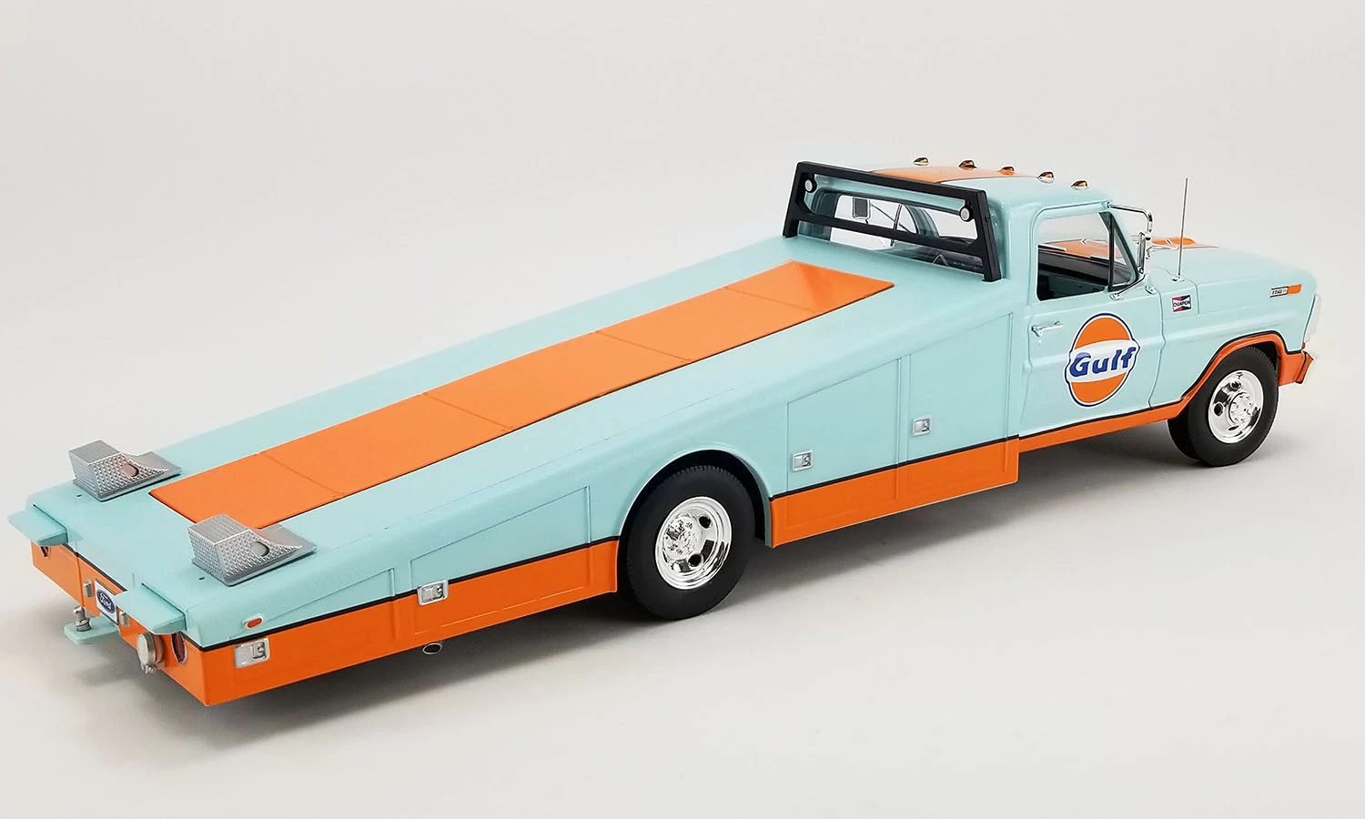 Acme 1/18 1970 Ford F-350 Ramp Truck Gulf - Image 2