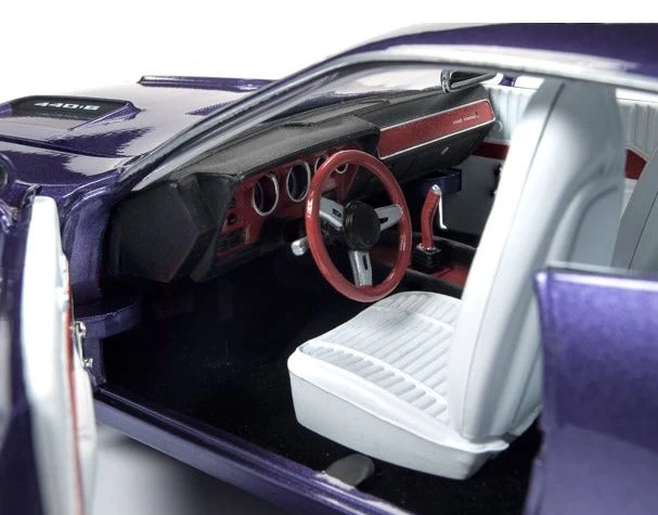 Auto World 1/18 1971 Plymouth Road Runner Hardtop "MCACN" Violet - Image 3