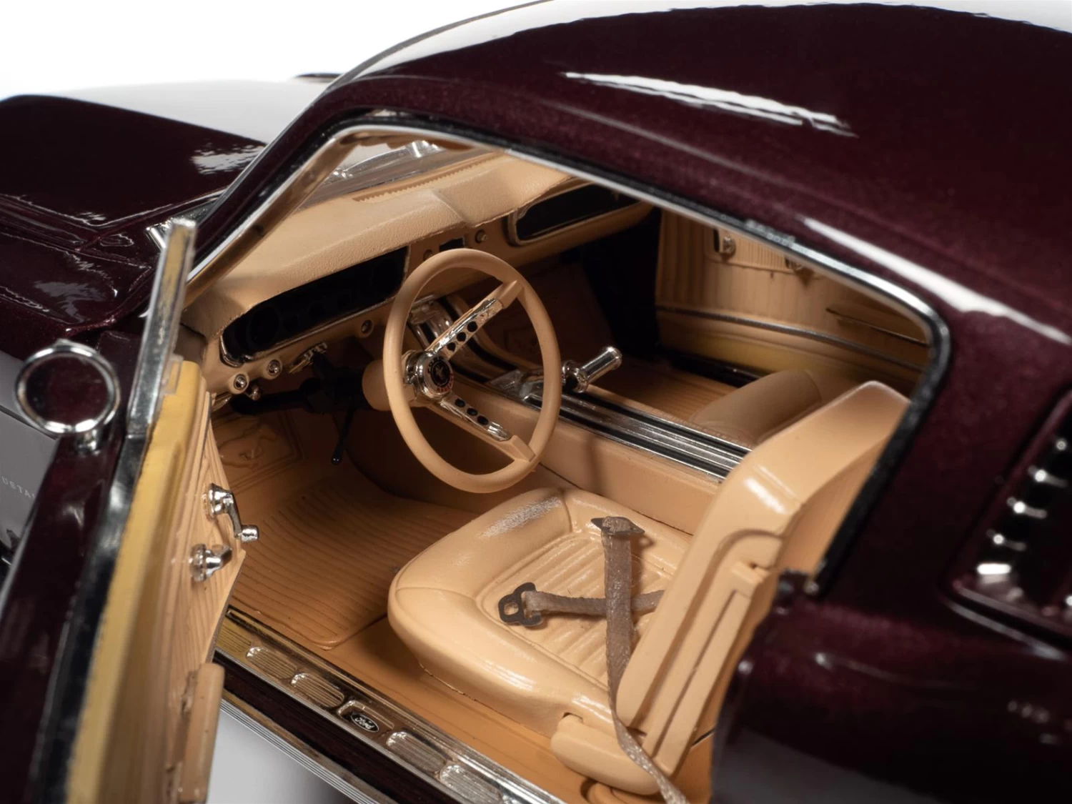 Auto World 1/18 1965 Ford Mustang 2+2 Vintage Burgundy Metallic - Image 4