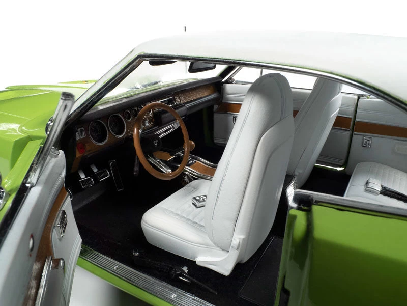 Auto World 1/18 1970 Dodge Charger R/T Sublime Green - Image 4