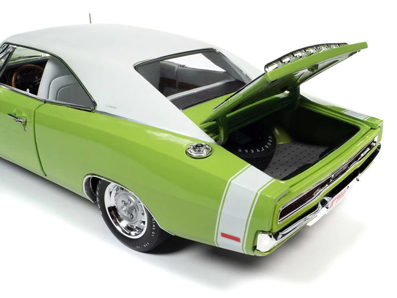 Auto World 1/18 1970 Dodge Charger R/T Sublime Green - Image 5