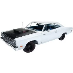 Auto World 1/18 1969 Plymouth Road Runner Post Coupe